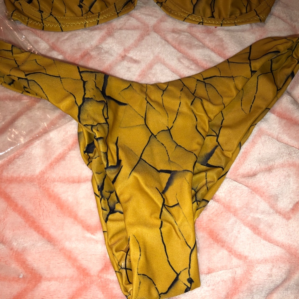 bikini - Picture 3 of 3